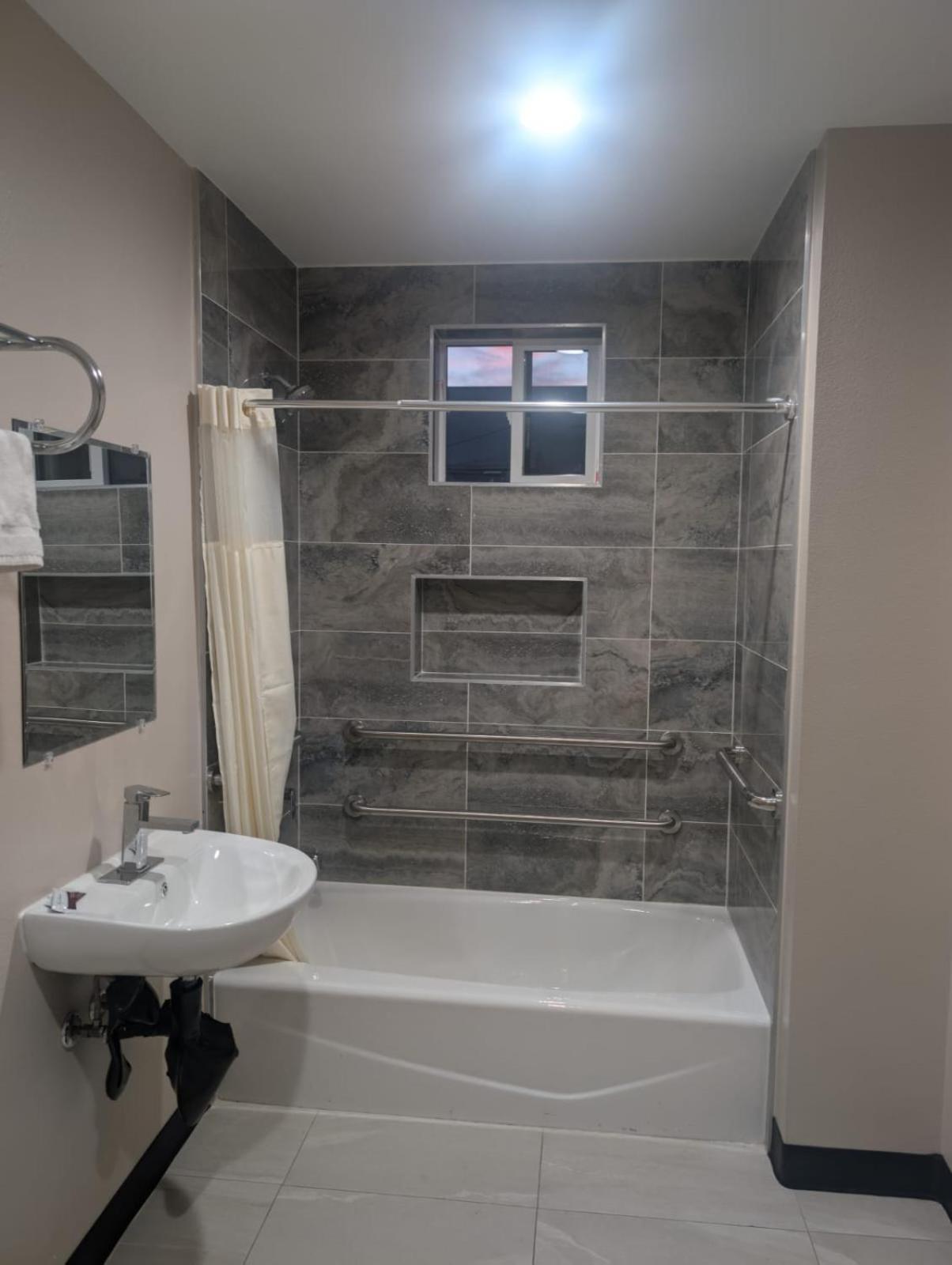 Star Inn Hotel Maywood Екстер'єр фото